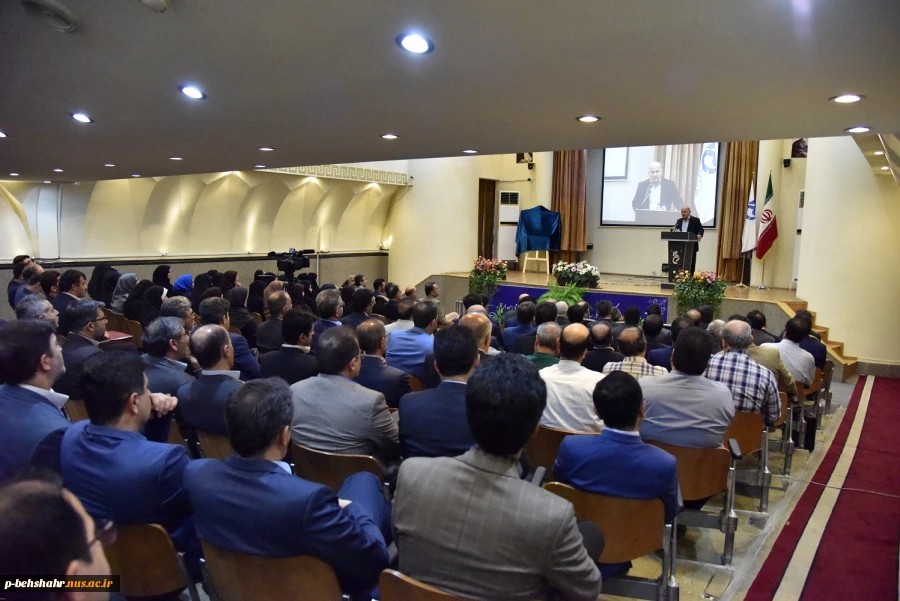 دکتر صالحی عمران در آیین رونمایی از برنامه‌های درسی دانشگاه فنی و حرفه ای:
دغدغه‌ اصلی دانشگاه در برنامه‌ ریزی درسی ارتقای شایستگی های حرفه ای و شغلی است.
اصلی ‌ترین و کلیدی ‌ترین محور در بروز رسانی برنامه‌های درسی توجه به محتوا و سرفصل های آموزشی است. 2